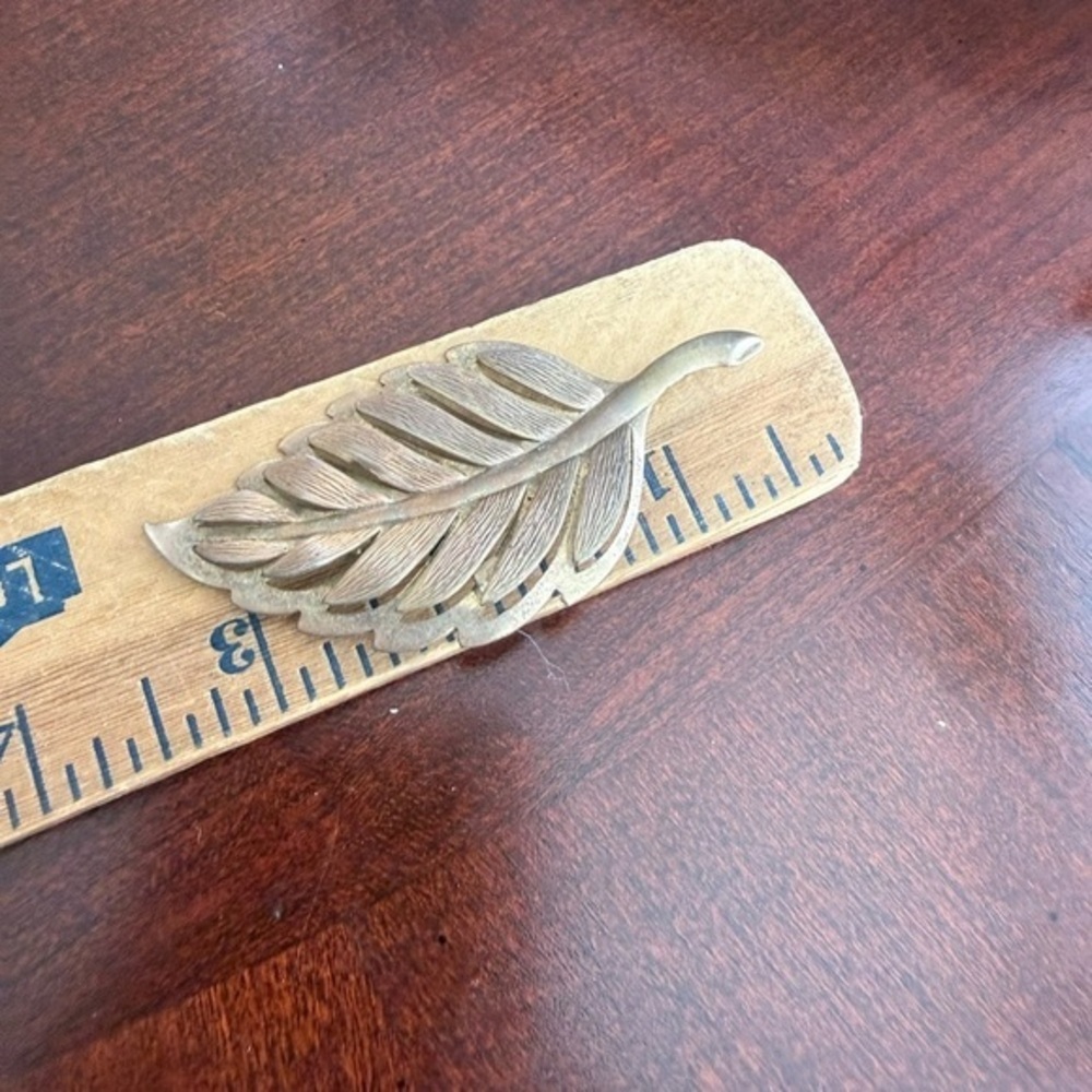 Vintage leaf Brooch